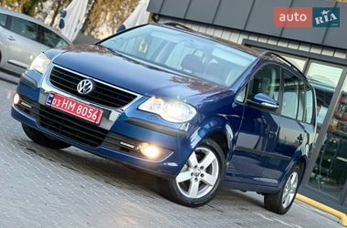 Минивэн Volkswagen Touran 2010 в Владимире