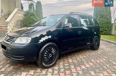 Мінівен Volkswagen Touran 2006 в Чернівцях