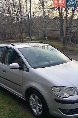 Минивэн Volkswagen Touran 2007 в Ромнах