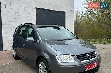 Минивэн Volkswagen Touran 2005 в Хороле