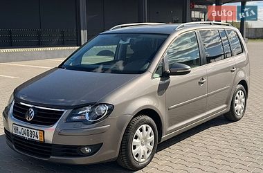 Мінівен Volkswagen Touran 2010 в Житомирі
