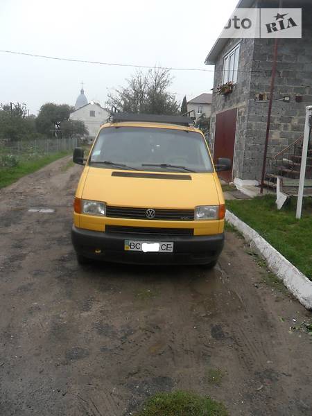 Вантажопасажирський фургон Volkswagen Transporter 2002 в Жовкві