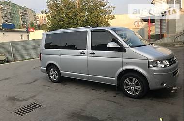 Вантажопасажирський фургон Volkswagen Transporter 2011 в Чернівцях