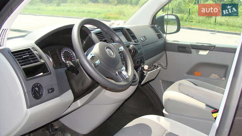 Минивэн Volkswagen Transporter 2015 в Николаеве