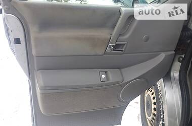 Вантажопасажирський фургон Volkswagen Transporter 2000 в 