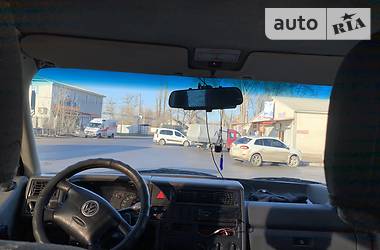 Вантажопасажирський фургон Volkswagen Transporter 2001 в 