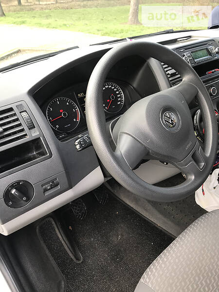 Вантажопасажирський фургон Volkswagen Transporter 2015 в Луцьку