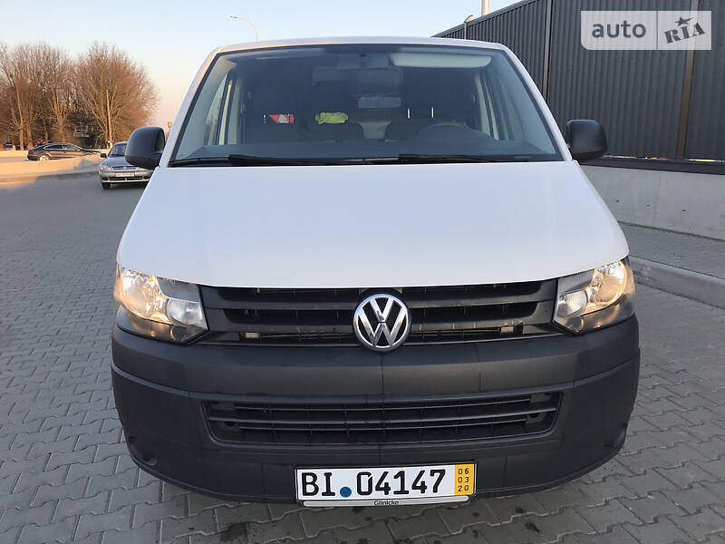 Вантажопасажирський фургон Volkswagen Transporter 2015 в Луцьку