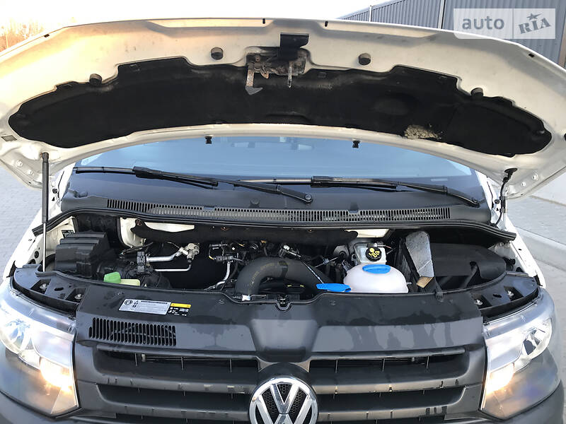 Вантажопасажирський фургон Volkswagen Transporter 2015 в Луцьку