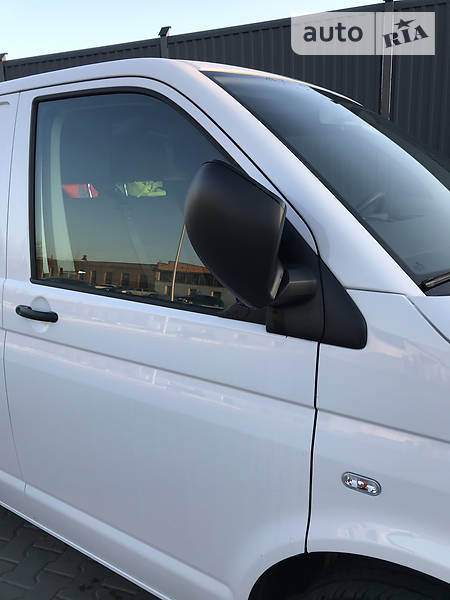 Вантажопасажирський фургон Volkswagen Transporter 2015 в Луцьку