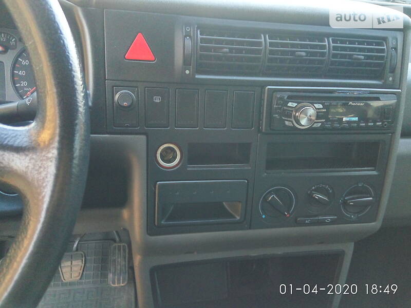 Вантажопасажирський фургон Volkswagen Transporter 2002 в Рівному