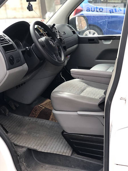 Вантажопасажирський фургон Volkswagen Transporter 2010 в Новгородці