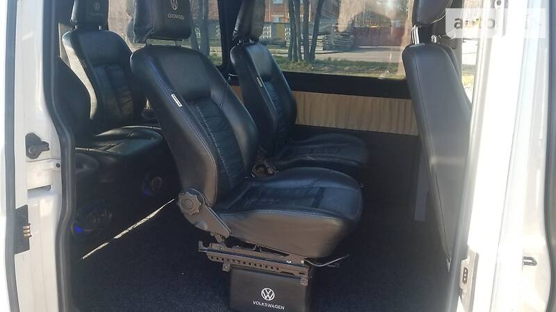 Вантажопасажирський фургон Volkswagen Transporter 2004 в Чернігові
