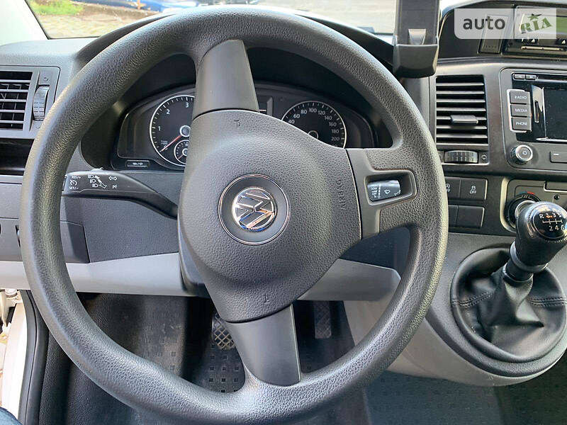 Вантажопасажирський фургон Volkswagen Transporter 2015 в Луцьку