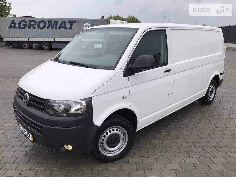 Вантажопасажирський фургон Volkswagen Transporter 2015 в Луцьку