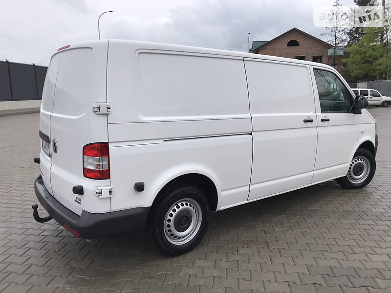 Вантажопасажирський фургон Volkswagen Transporter 2015 в Луцьку