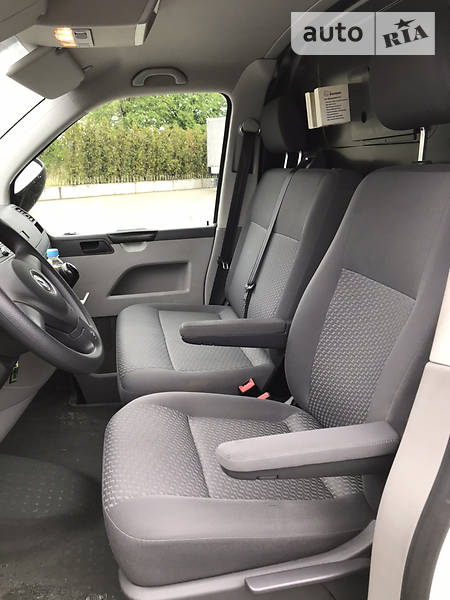 Вантажопасажирський фургон Volkswagen Transporter 2015 в Луцьку