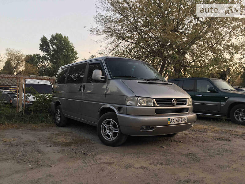 Вантажопасажирський фургон Volkswagen Transporter 2000 в 