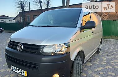 Грузопассажирский фургон Volkswagen Transporter 2015 в Виннице