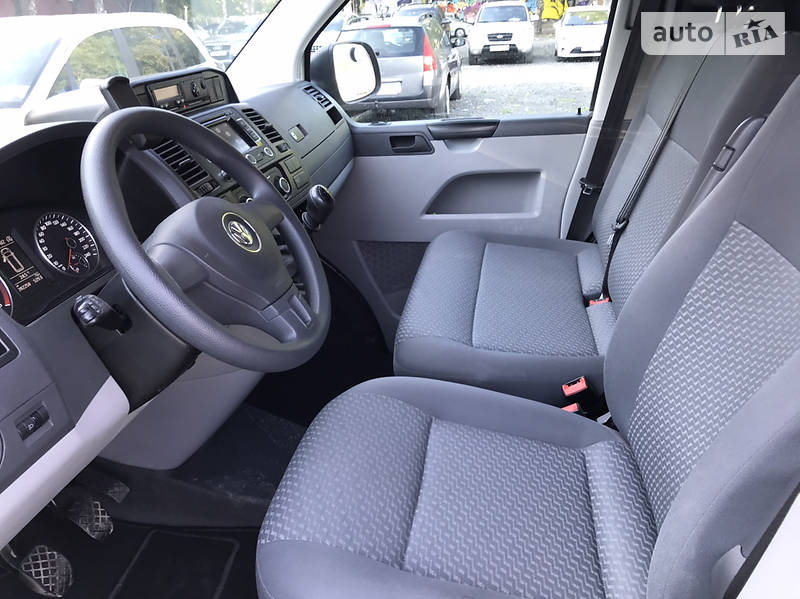 Вантажопасажирський фургон Volkswagen Transporter 2015 в Луцьку