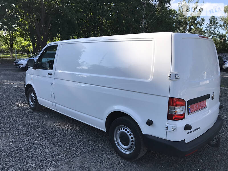 Вантажопасажирський фургон Volkswagen Transporter 2015 в Луцьку