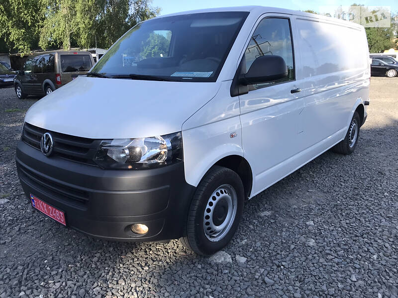 Вантажопасажирський фургон Volkswagen Transporter 2015 в Луцьку