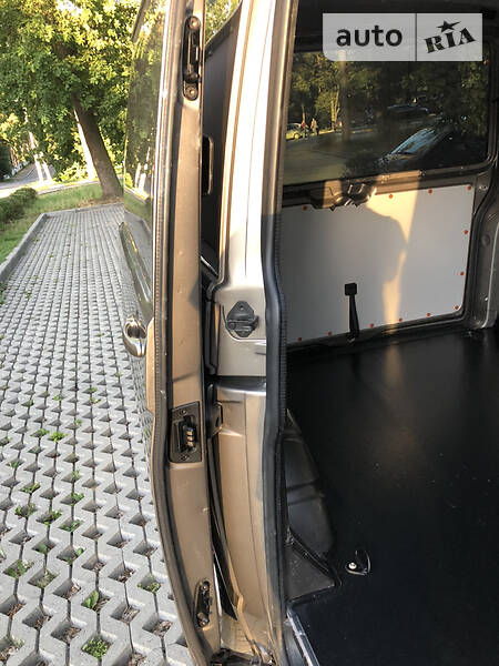 Вантажопасажирський фургон Volkswagen Transporter 2016 в Бучі