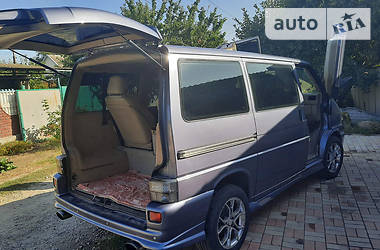 Грузопассажирский фургон Volkswagen Transporter 2000 в Никополе