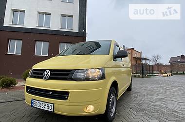 Вантажопасажирський фургон Volkswagen Transporter 2014 в Рівному