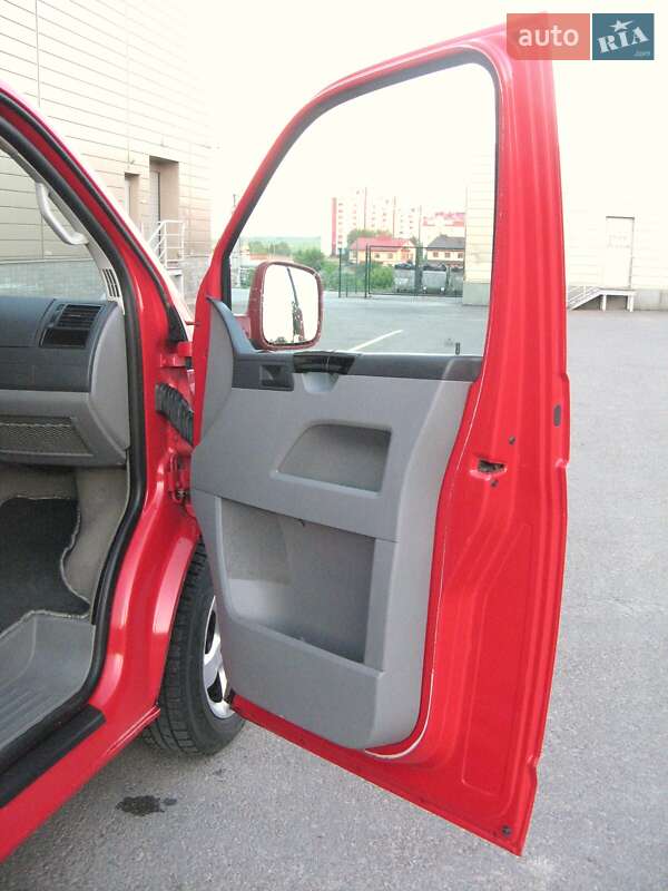 Минивэн Volkswagen Transporter 2004 в Ровно