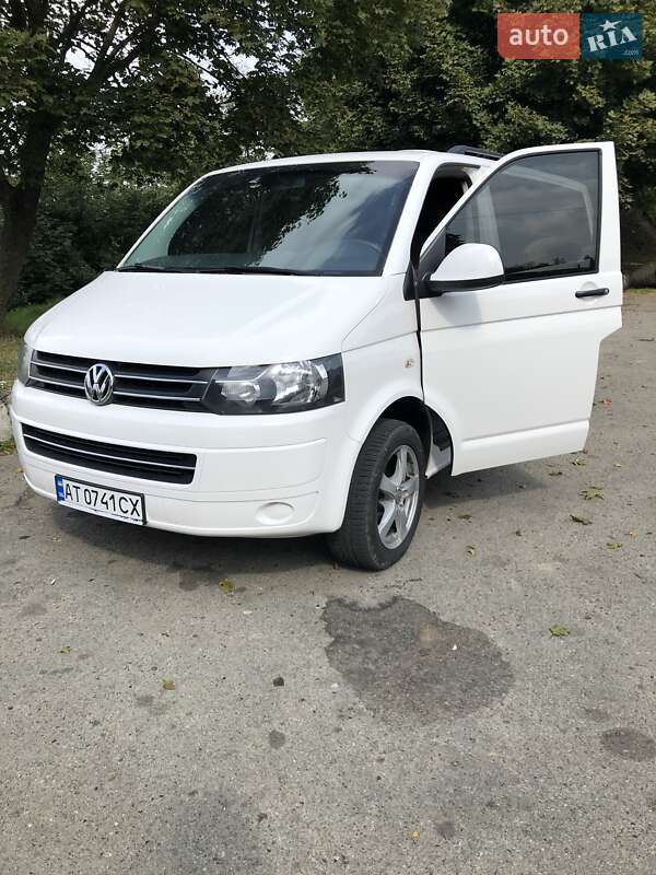 Мінівен Volkswagen Transporter 2015 в Івано-Франківську