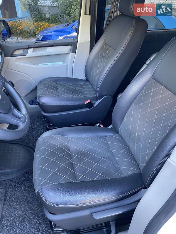 Универсал Volkswagen Transporter 2016 в Киеве