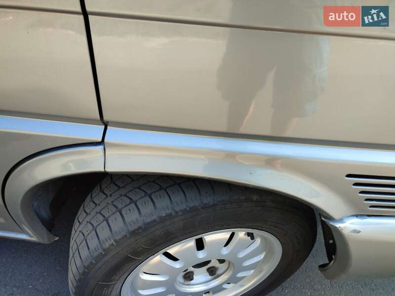 Седан Volkswagen Transporter 2000 в Киеве