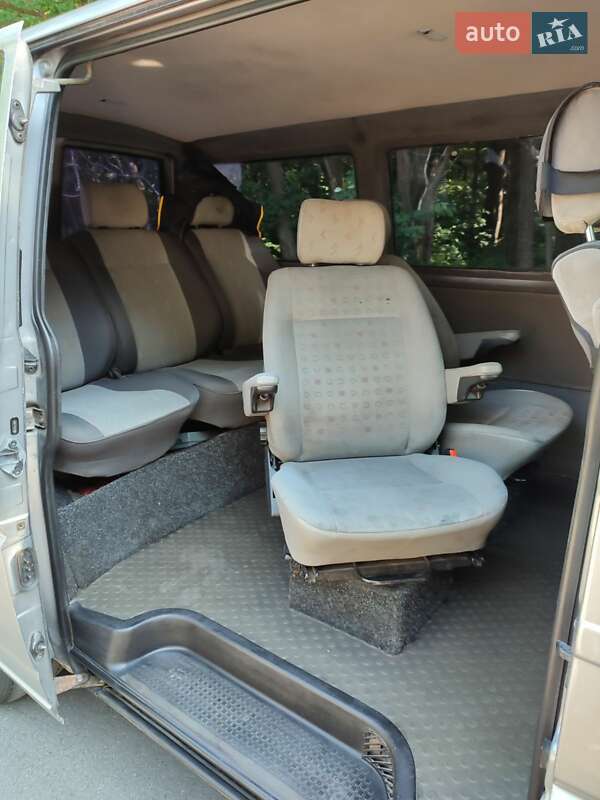 Седан Volkswagen Transporter 2000 в Киеве