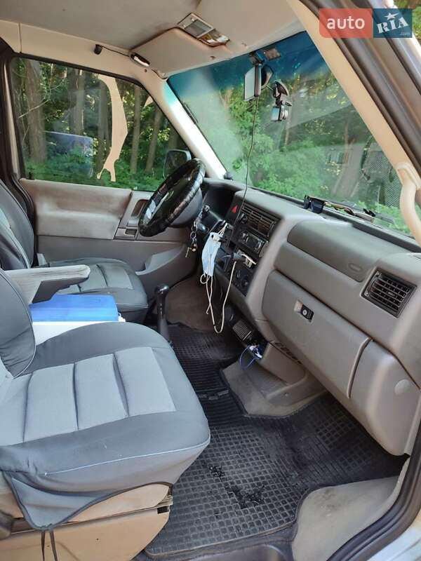 Седан Volkswagen Transporter 2000 в Киеве