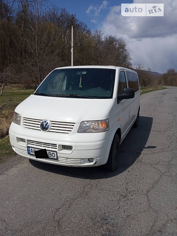 Универсал Volkswagen Transporter 2004 в Рахове