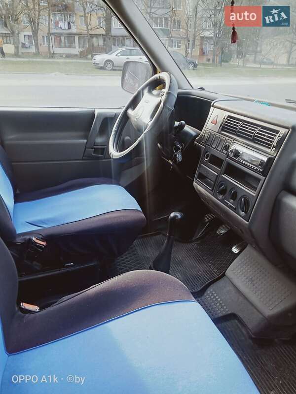 Минивэн Volkswagen Transporter 1999 в Новояворовске