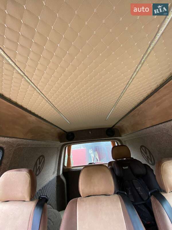 Минивэн Volkswagen Transporter 2004 в Черновцах