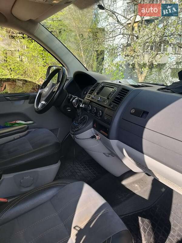 Мінівен Volkswagen Transporter 2015 в Запоріжжі