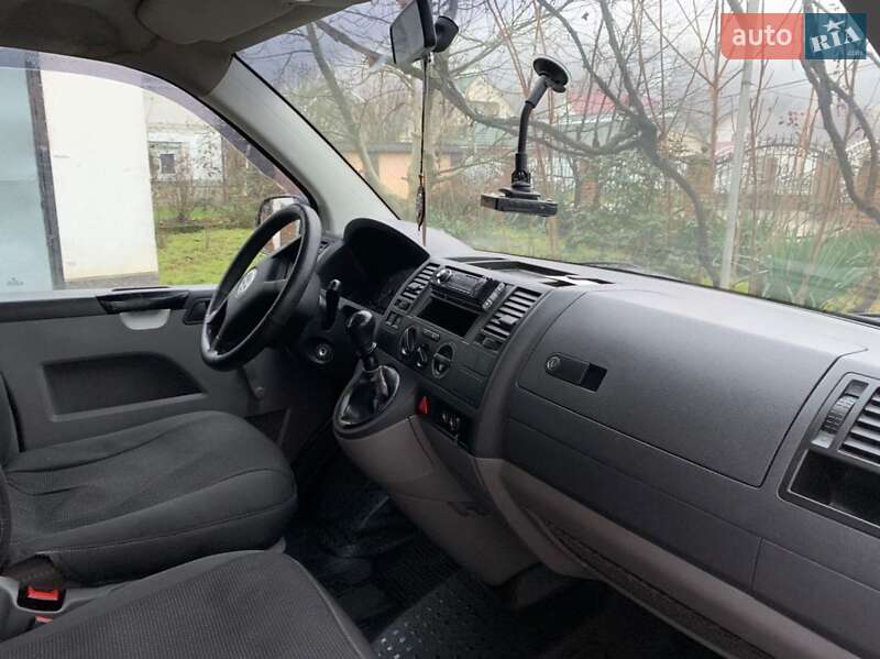 Минивэн Volkswagen Transporter 2006 в Тячеве