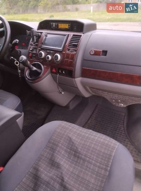 Минивэн Volkswagen Transporter 2007 в Краснограде