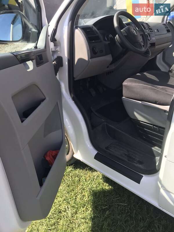 Минивэн Volkswagen Transporter 2015 в Красилове