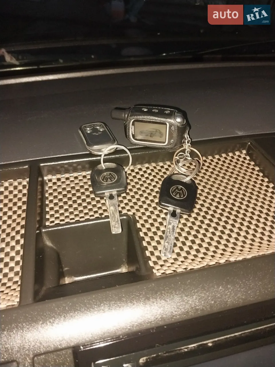 Доброго дня, продам Т5 1,9 дизель хороше сімейне надійне авто, по автомобілю робити нічого не треба від слова зовсім їде туди куди треба власнику щоб побачити різницю між дешевшими варіантами треба проїхатись і відчути різницю, а різниця відчутна! якщо виникли питання, по телефону! Торг присутній! Буду радий почути!