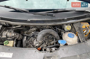 Минивэн Volkswagen Transporter 2010 в 