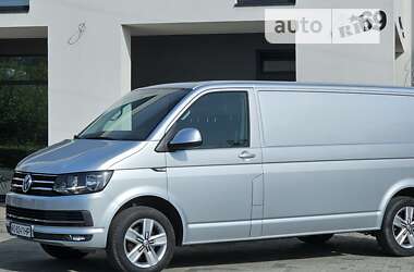 Вантажний фургон Volkswagen Transporter 2016 в Іршаві