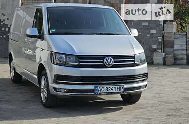 Вантажний фургон Volkswagen Transporter 2016 в Іршаві