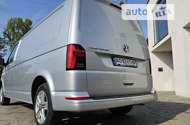 Вантажний фургон Volkswagen Transporter 2016 в Іршаві