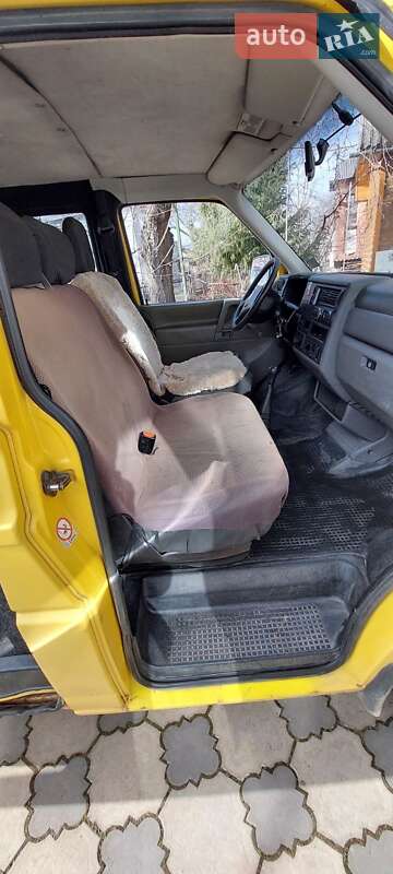 Минивэн Volkswagen Transporter 1999 в Косове