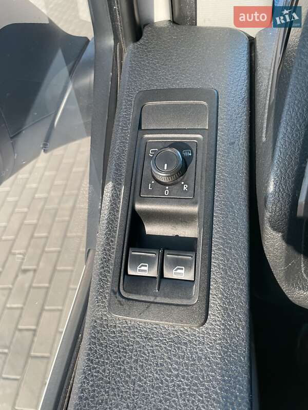 Минивэн Volkswagen Transporter 2016 в Ромнах