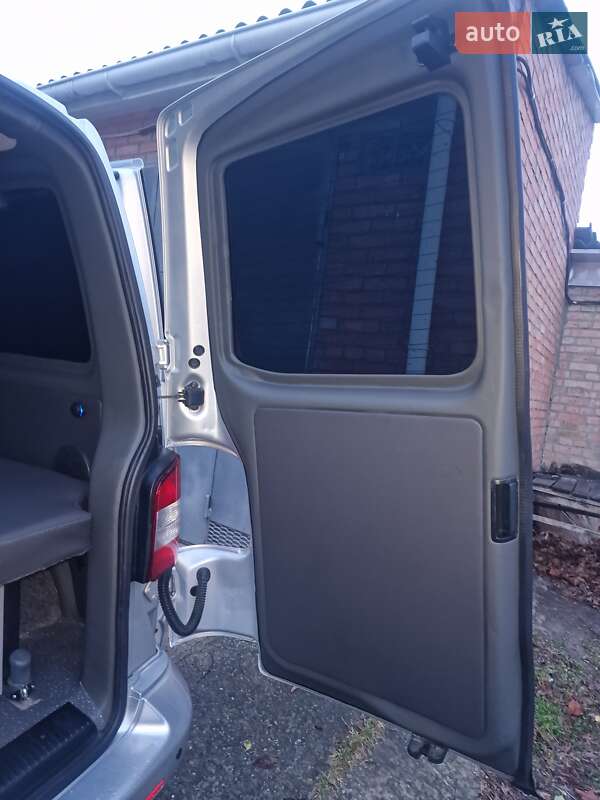 Грузопассажирский фургон Volkswagen Transporter 2011 в Бердичеве
